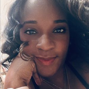 Meet your Posher, Elesia